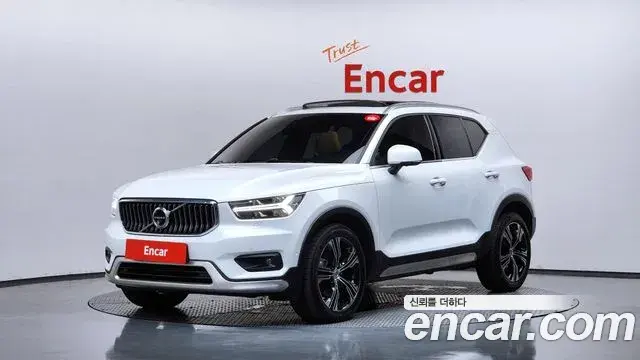 Volvo XC40 2021 — Photo 1/20