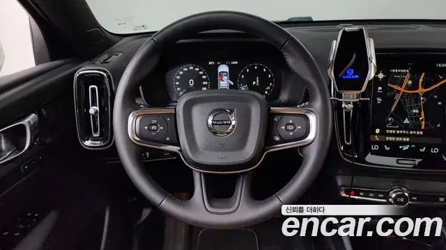 Volvo XC40 2021 — Photo 16/20