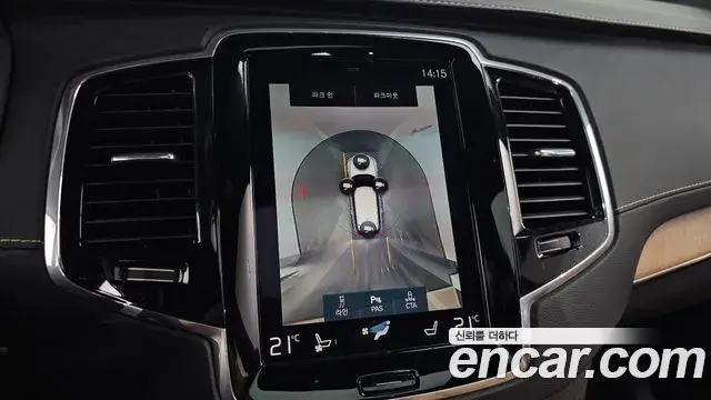 Volvo XC90 2020 — ფოტო 17/20