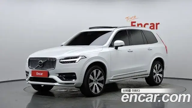 Volvo XC90 2022 — ფოტო 15/35
