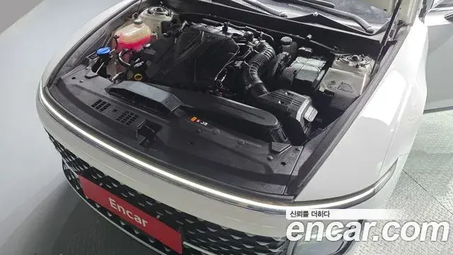 Hyundai Grandeur Hybrid 2023 — Photo 20/32