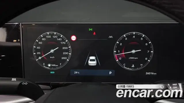 Hyundai Grandeur Hybrid 2023 — Photo 18/32