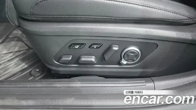 Hyundai Grandeur Hybrid 2023 — Photo 8/32