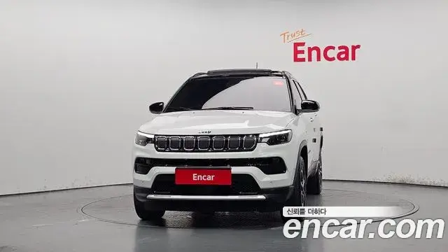 Jeep Compass 2022 — ფოტო 13/35