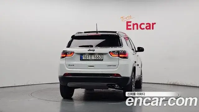 Jeep Compass 2022 — ფოტო 32/35