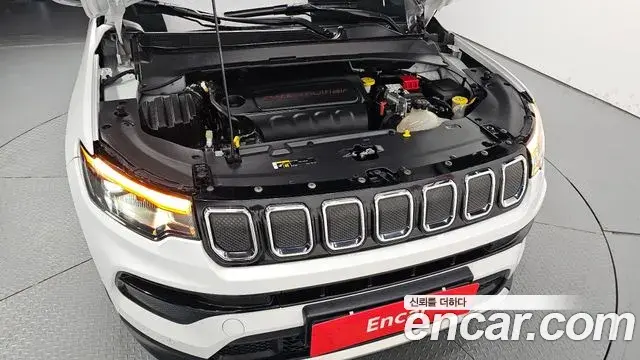 Jeep Compass 2022 — ფოტო 17/35