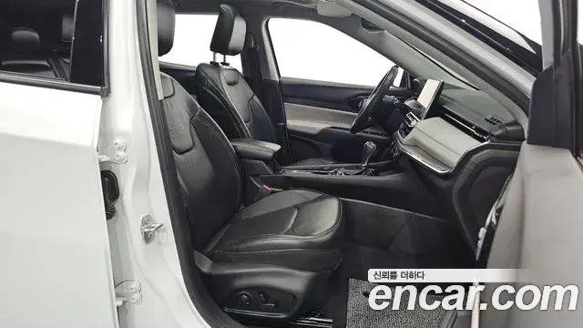 Jeep Compass 2022 — ფოტო 33/35