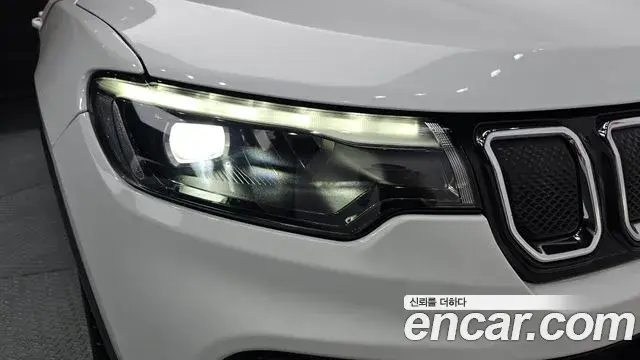 Jeep Compass 2022 — ფოტო 26/35