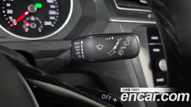 Volkswagen Tiguan 2018 — Şəkil 14/35