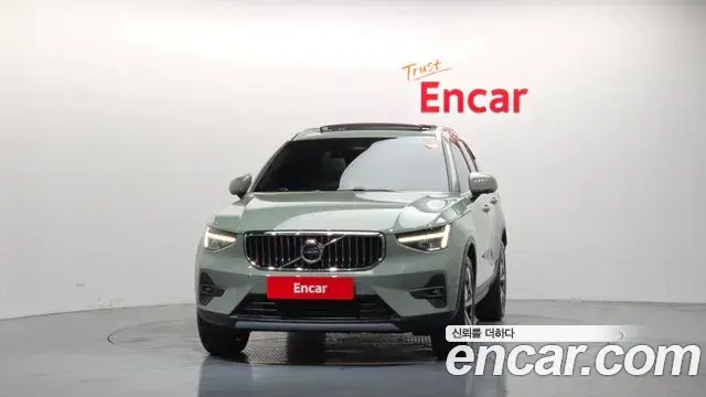 Volvo XC40 2023 — Şəkil 19/32