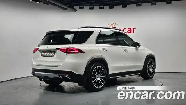 Mercedes-Benz GLE-Class 2023 — Фото 2/20