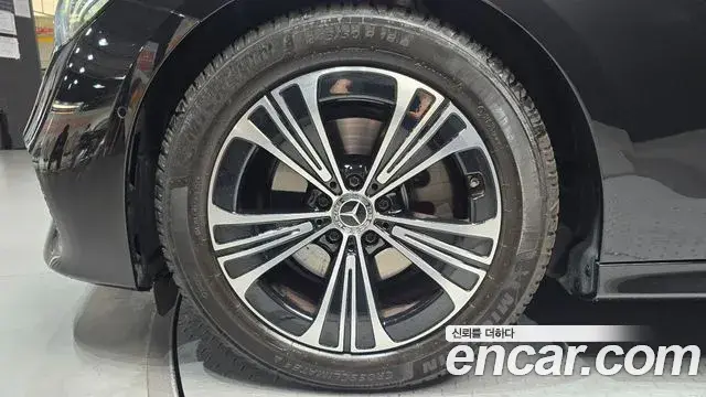 Mercedes-Benz E-Class 2025 — Photo 30/30