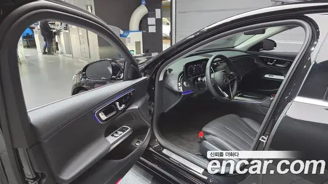 Mercedes-Benz E-Class 2025 — Photo 27/30