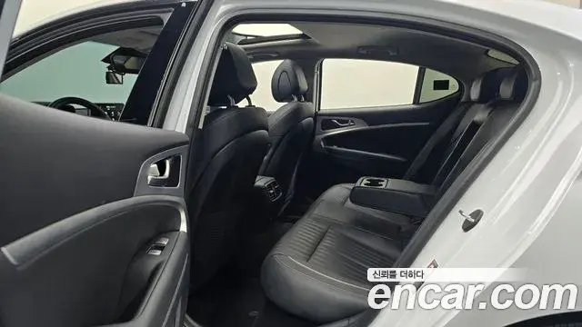 Genesis G70 2019 — Photo 23/35
