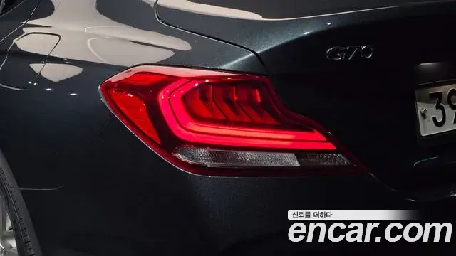 Genesis G70 2018 — ფოტო 13/32