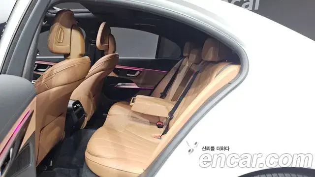 Mercedes-Benz E-Class 2025 — ფოტო 21/32