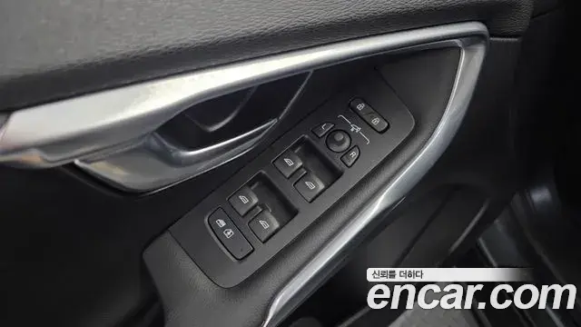 Volvo V40 Cross Country 2019 — ფოტო 14/31