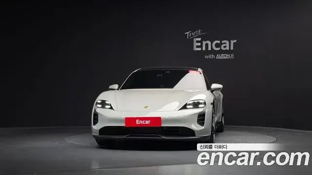 Porsche Taycan 2024 — Photo 26/36