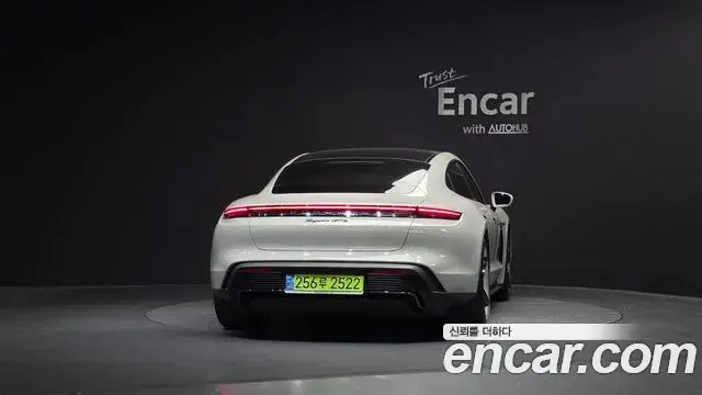 Porsche Taycan 2024 — Photo 36/36