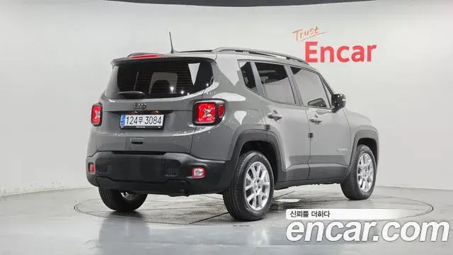 Jeep Renegade 2022 — Фото 1/20