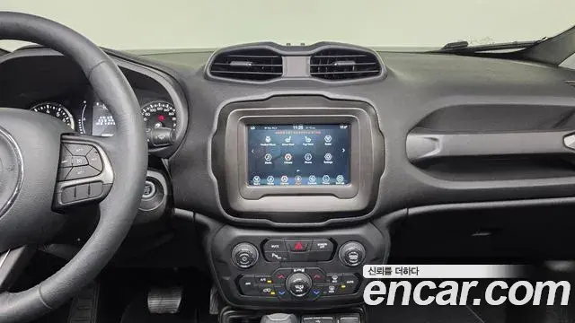 Jeep Renegade 2022 — Фото 14/20