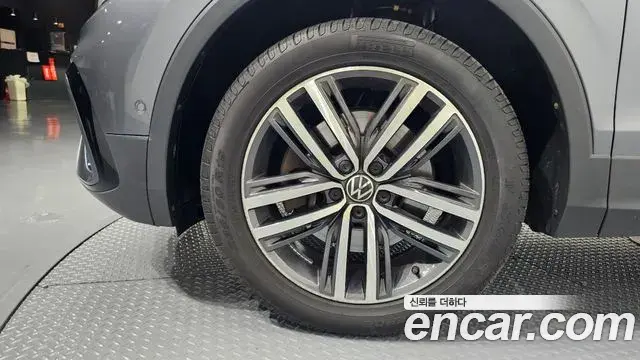 Volkswagen Tiguan Allspace 2023 — Şəkil 10/31