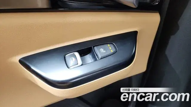 Kia Carnival 2021 — Photo 23/35