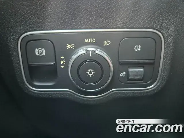 Mercedes-Benz GLB-Class 2023 — Фото 13/19