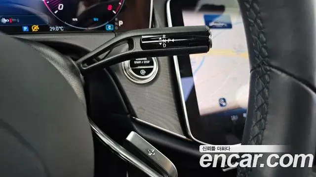 Mercedes-Benz E-Class 2025 — Photo 11/20