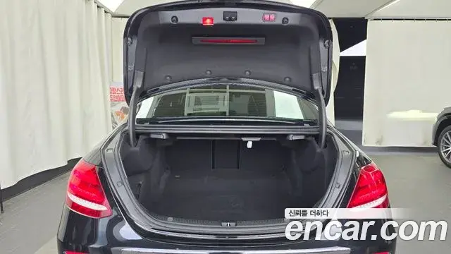 Mercedes-Benz E-Class 2019 — Photo 25/34