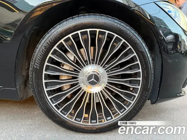 Mercedes-Benz S-Class 2023 — Photo 4/14