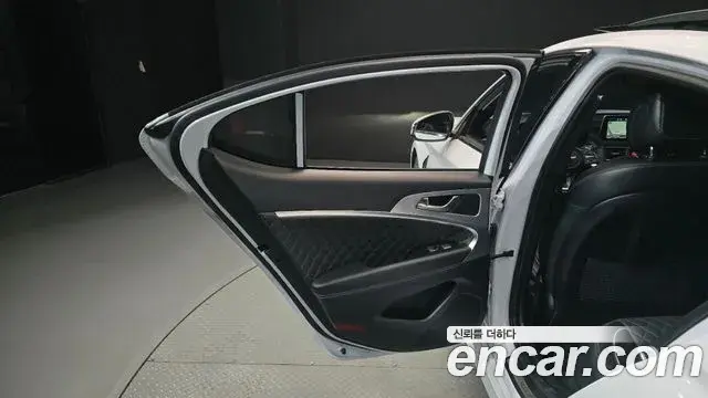 Genesis G70 2018 — Photo 20/35