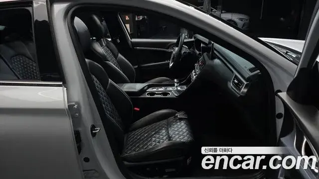 Genesis G70 2018 — Photo 27/35