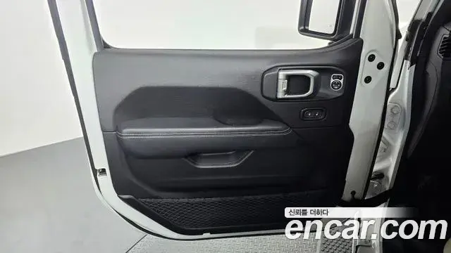 Jeep Wrangler 2019 — ფოტო 12/31