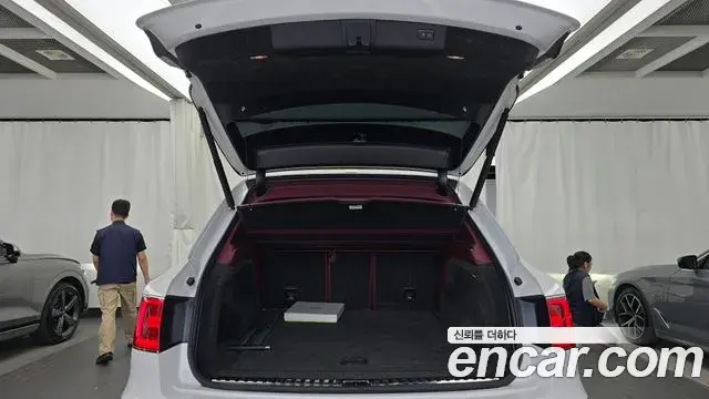 Bentley Bentayga 2020 — Photo 18/20