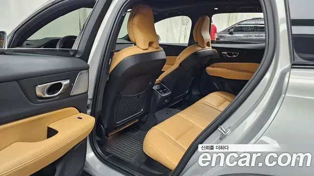 Volvo V60 Cross Country 2024 — ფოტო 15/34