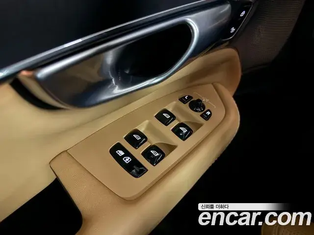 Volvo XC90 2023 — Photo 14/20