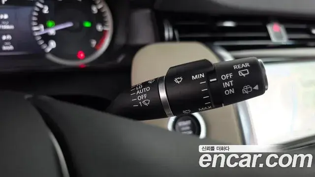 Land Rover Discovery Sport 2023 — Şəkil 32/40