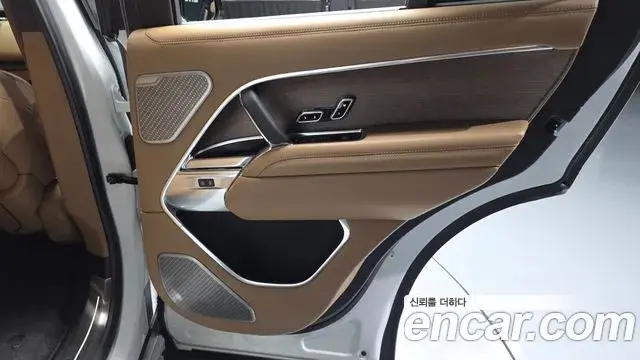 Land Rover Range Rover 2025 — ფოტო 38/45