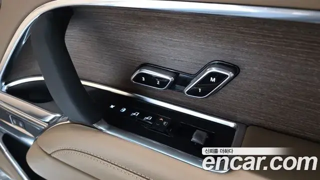 Land Rover Range Rover 2025 — ფოტო 11/45