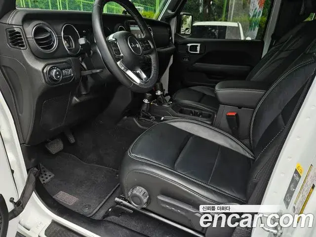 Jeep Wrangler 2022 — Şəkil 8/16