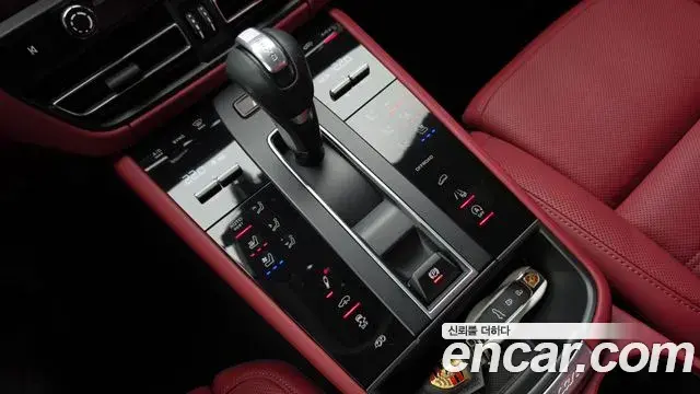 Porsche Macan 2022 — Şəkil 8/30