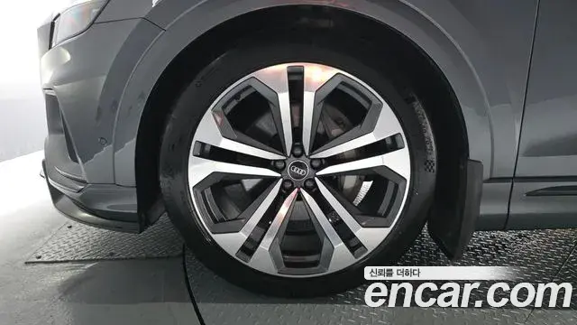 Audi Q8 2023 — ფოტო 20/41