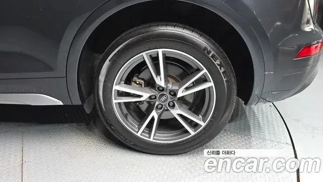 Audi Q5 2021 — ფოტო 16/32