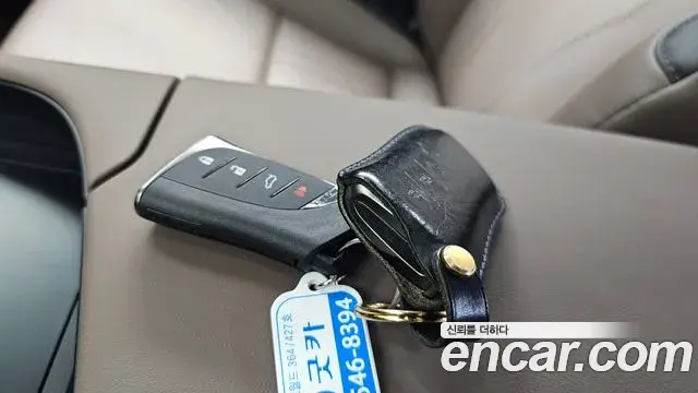 Lexus ES300h 2025 — ფოტო 33/38