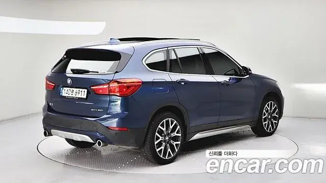 BMW X1 2022 — Photo 8/20