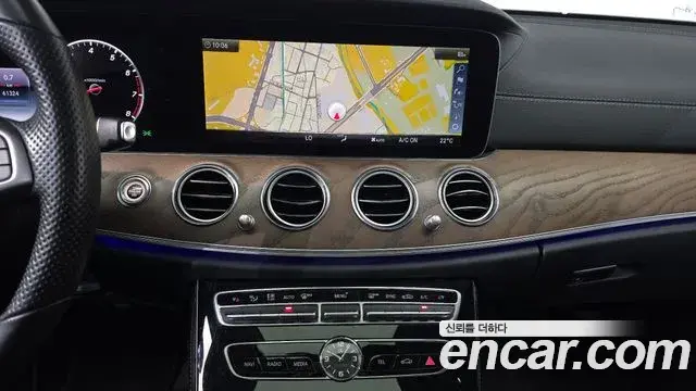 Mercedes-Benz E-Class 2018 — Фото 12/20