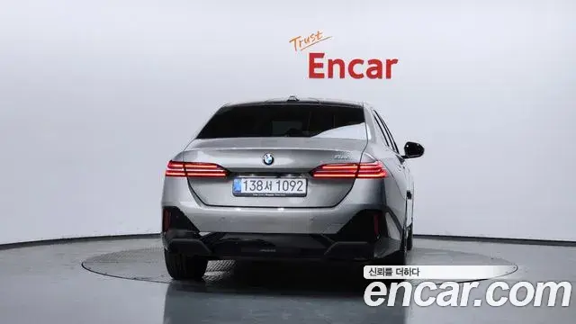 BMW 5 Series 2025 — ფოტო 32/38