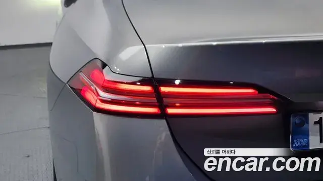 BMW 5 Series 2025 — ფოტო 30/38