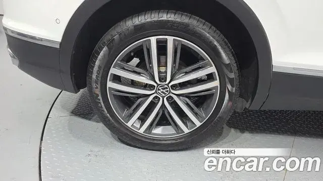Volkswagen Tiguan 2023 — ფოტო 15/31